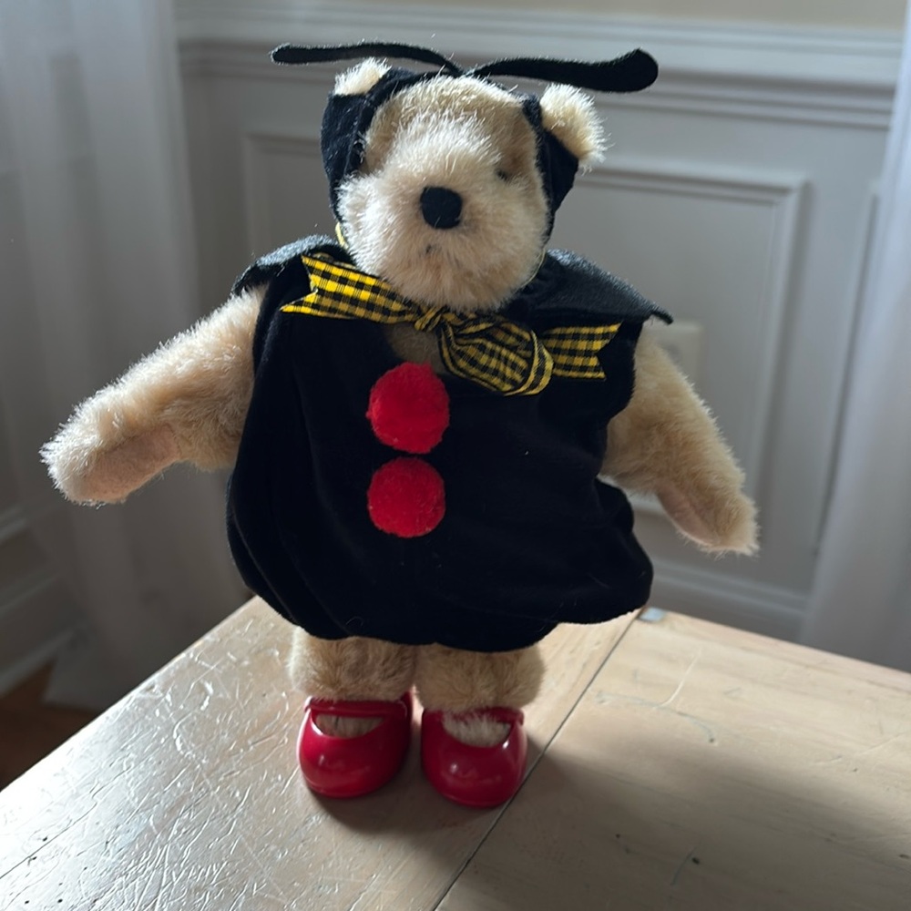 Muffy Vanderbear and Hoppy Vanderhare Collection - Picture 3 of 15